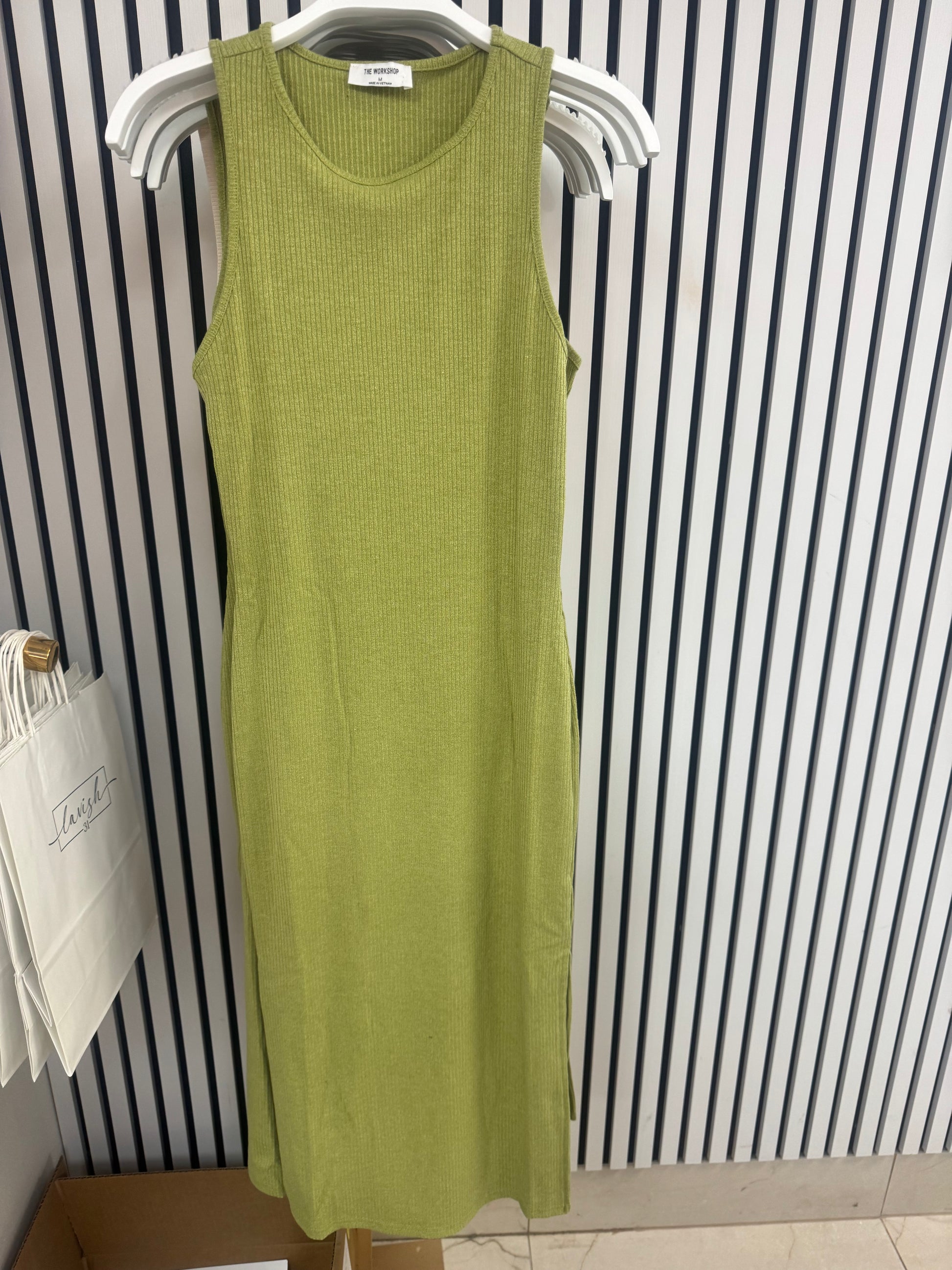 Green dress side slit – Lavish 31