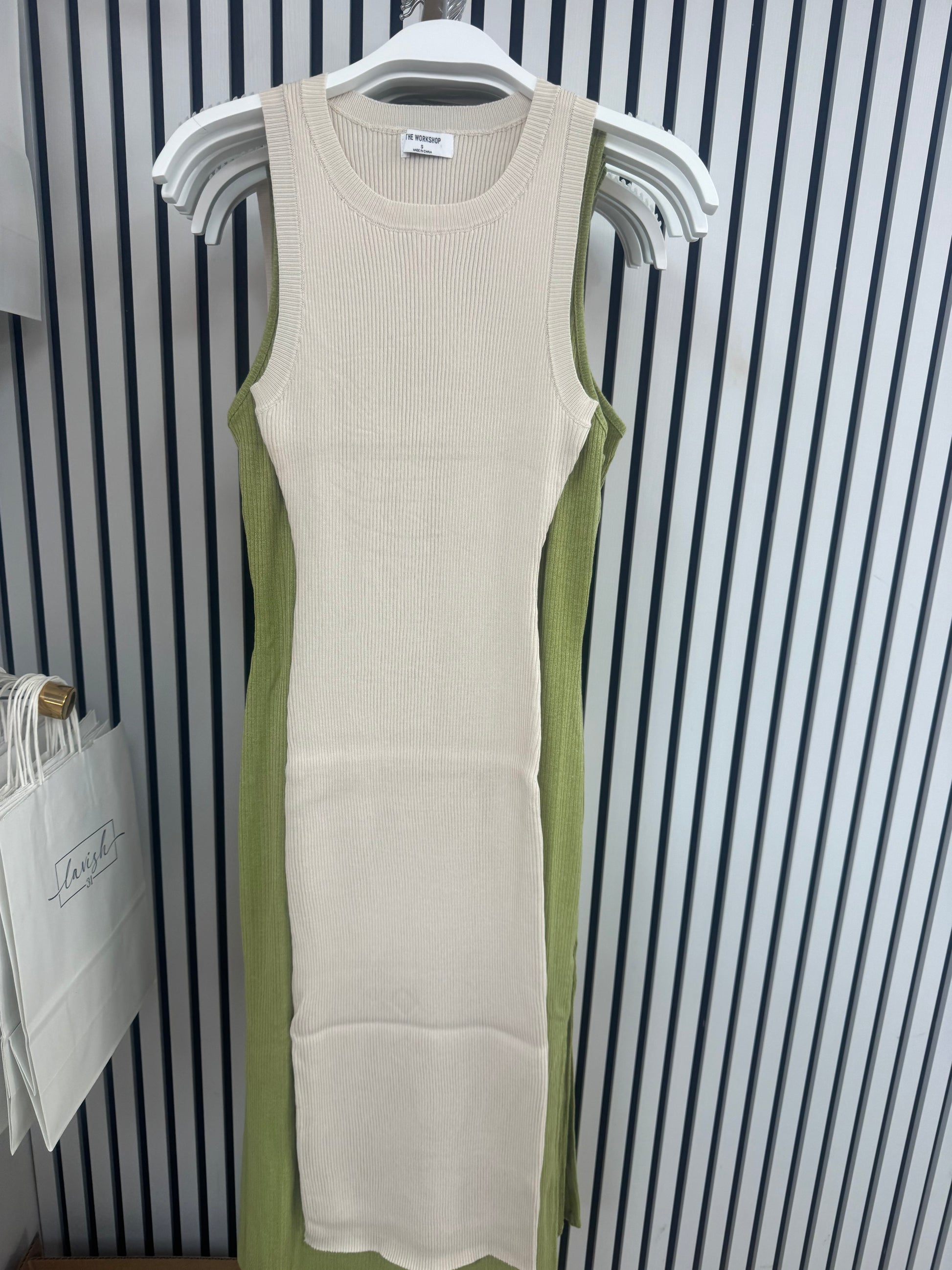 Beige dress with slit – Lavish 31