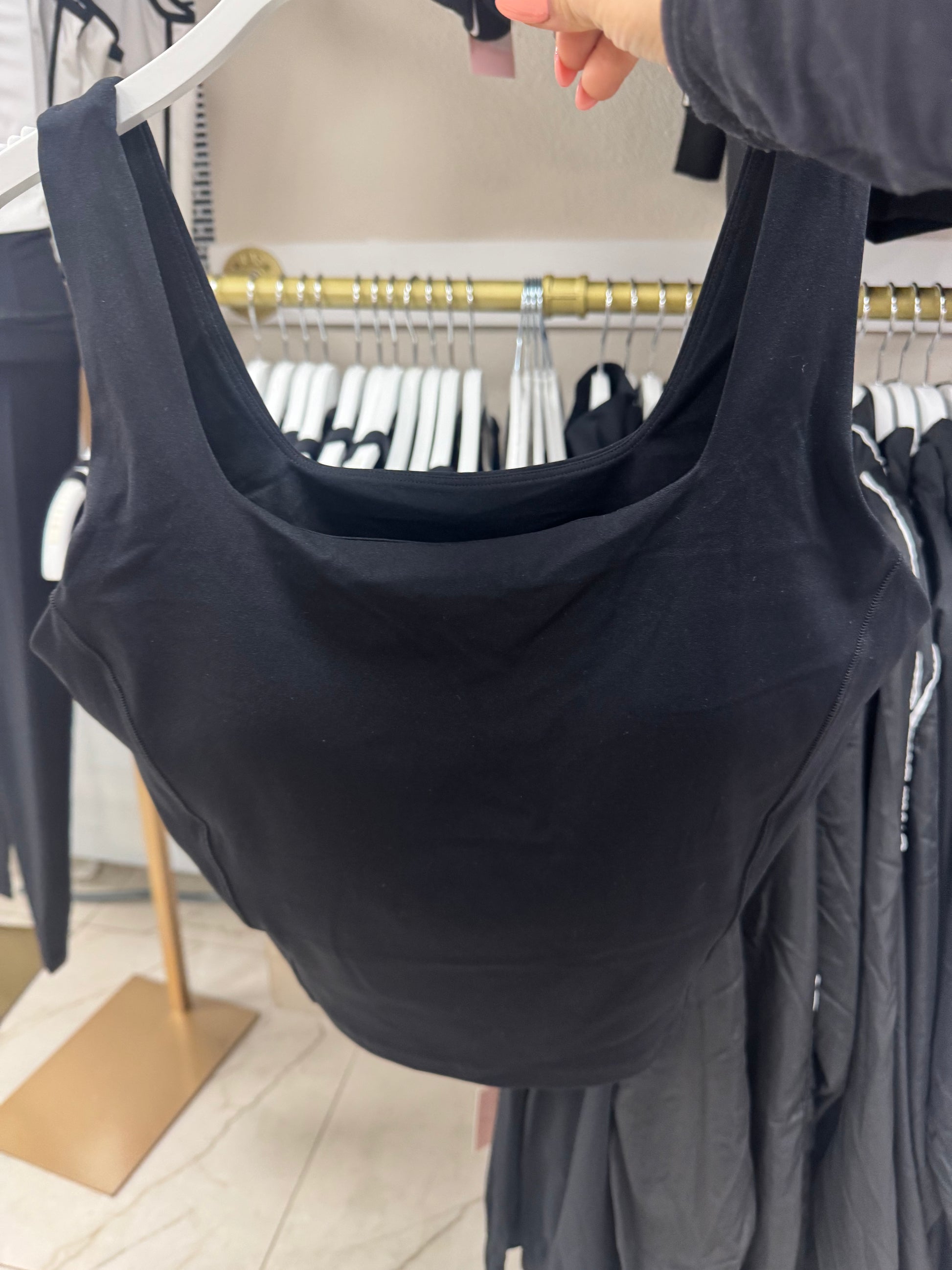 Black workout tank inspira – Lavish 31