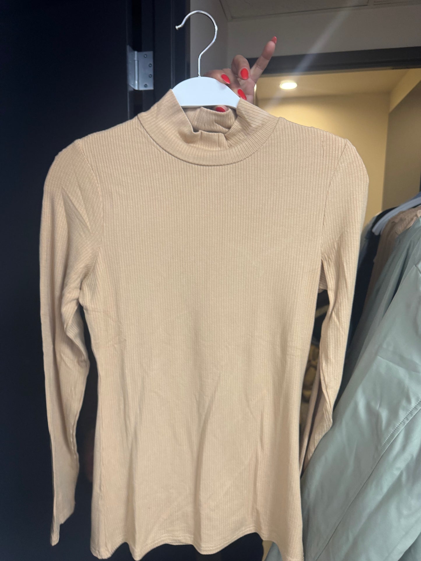 Long sleeve ribbed tan – Lavish 31