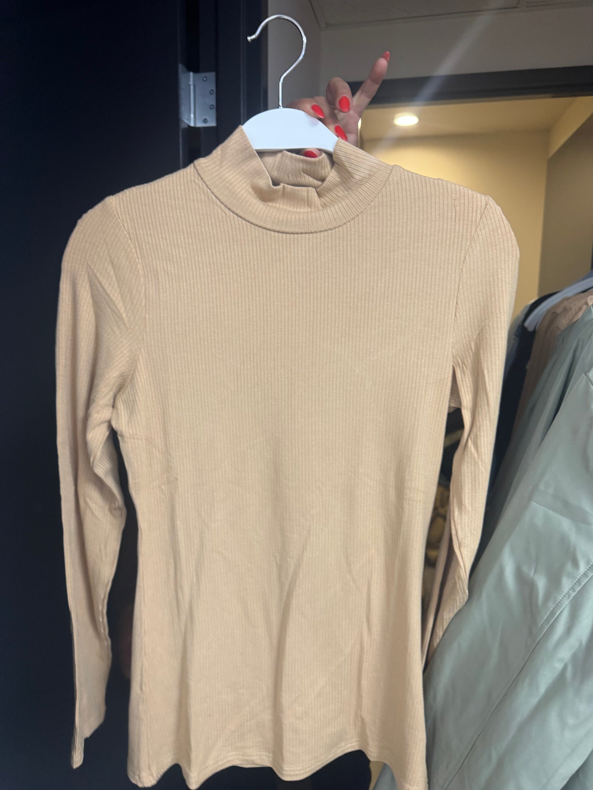 Long sleeve ribbed tan – Lavish 31