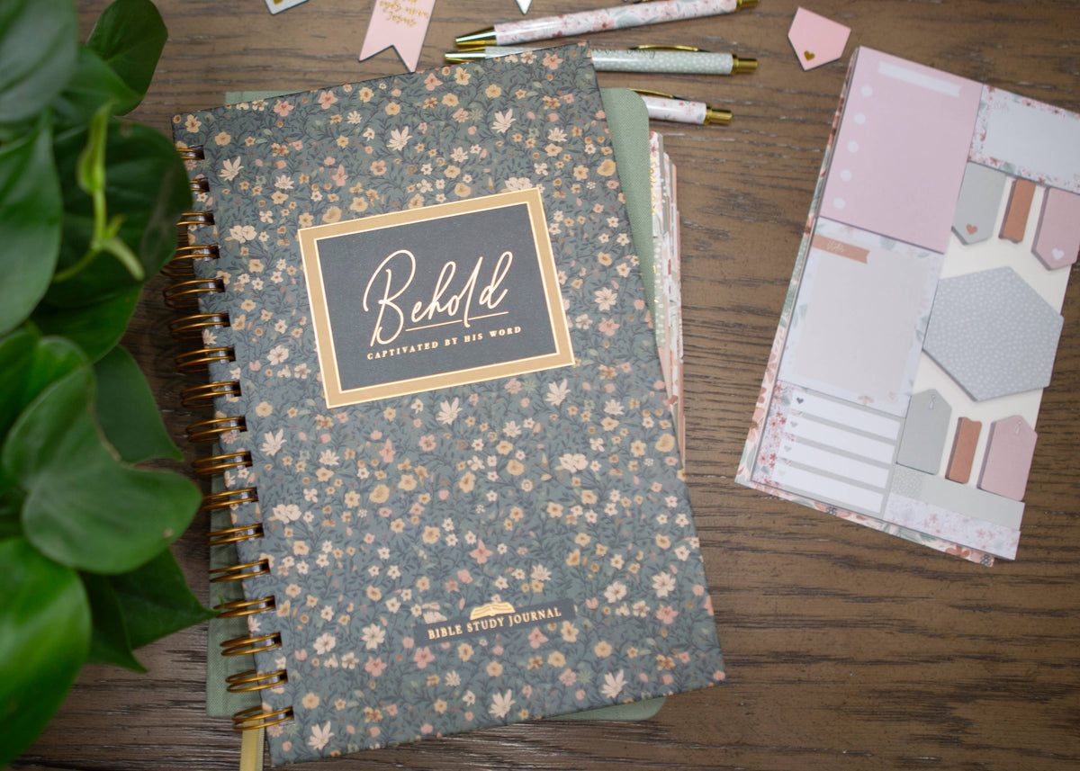 Be still, women’s prayer journal – Lavish 31